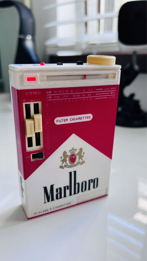 Radio Vitange Pachet de țigări Marlboro.