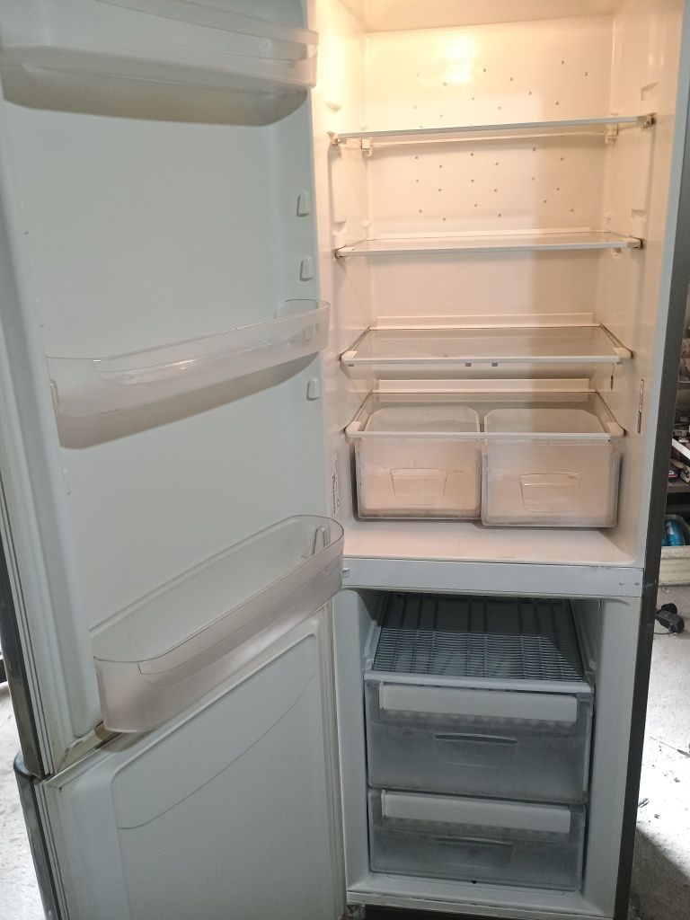 Frigider cu congelator tip combină frigorifică Artic 177/333