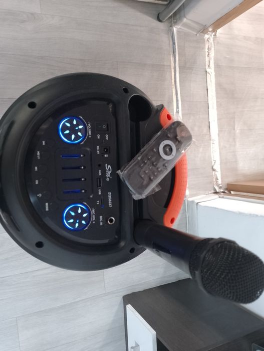 Портативная колонка с блютузом .