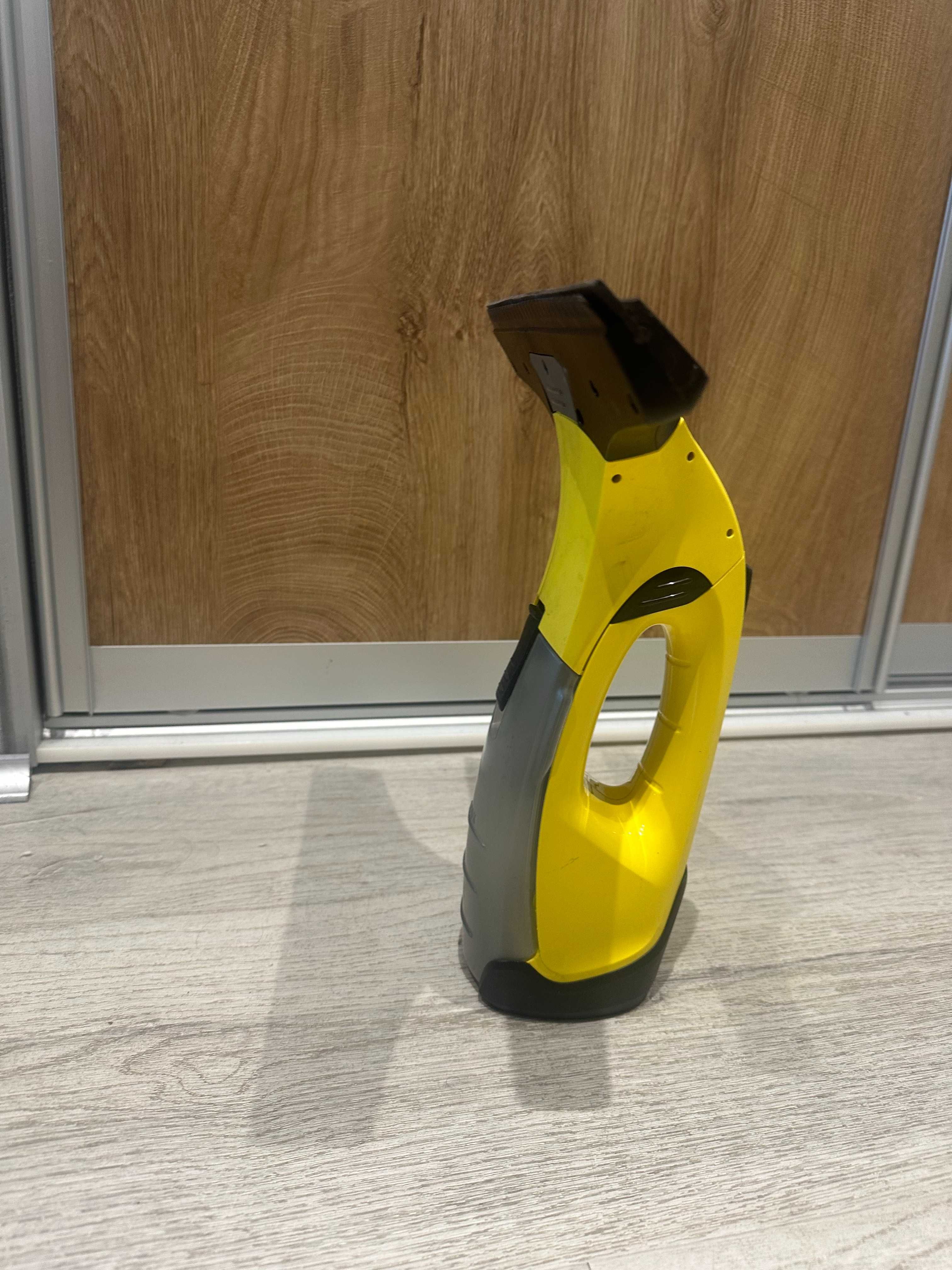 Уред за почистване на прозорци Karcher WV 2 Стъклочистачка