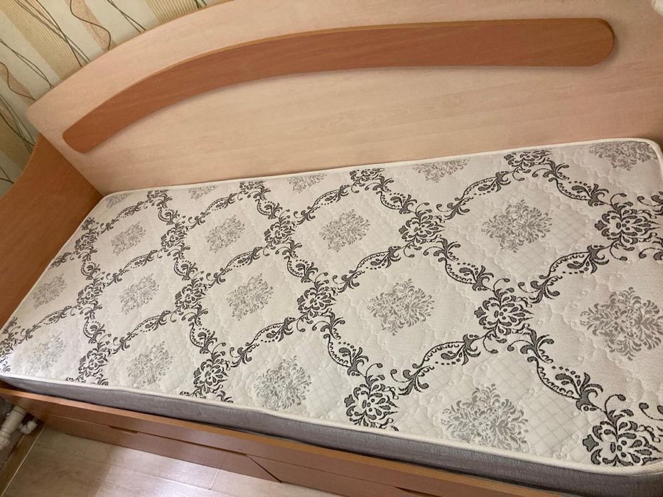 Кровать размером 80х200 см