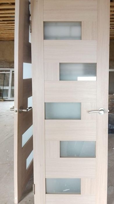 Продам газ балоны, батареи чугунные, двери, окна, швеллер.