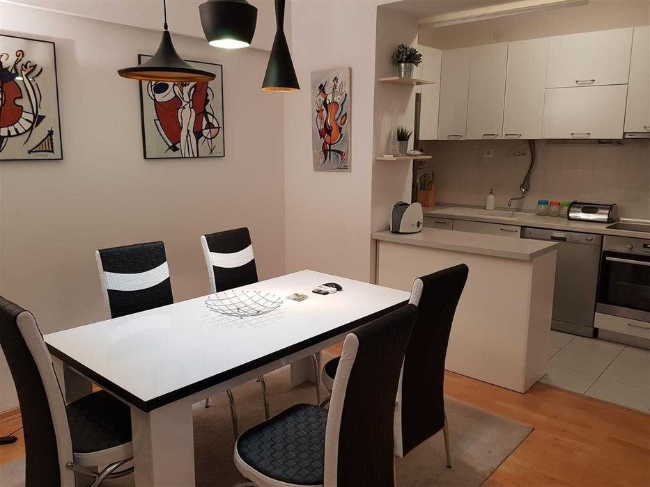 Дава се под наем Двустаен апартамент в Бургас, Братя Миладинови - 54 кв.м за 178.5 € - Снимка #1