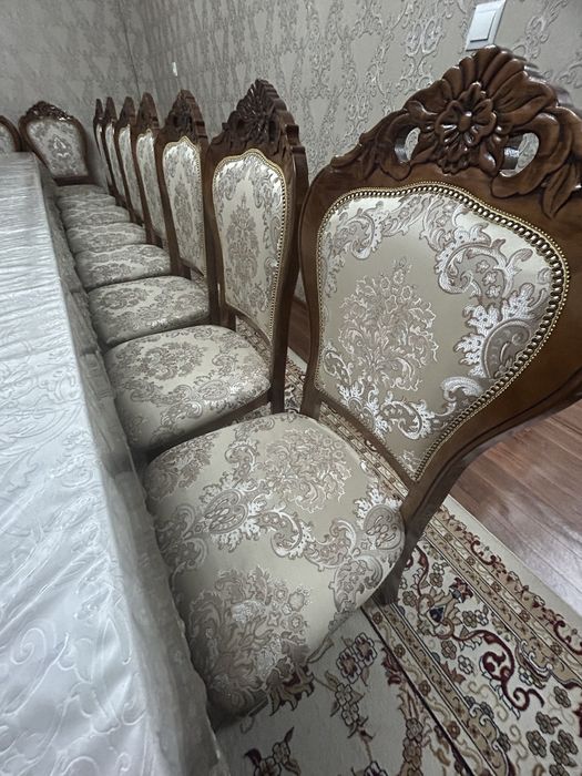 Стол и стулья өте жақсы сапада
