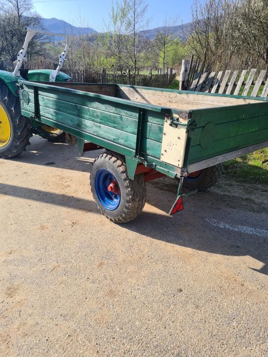 Vand doua remorci agricole