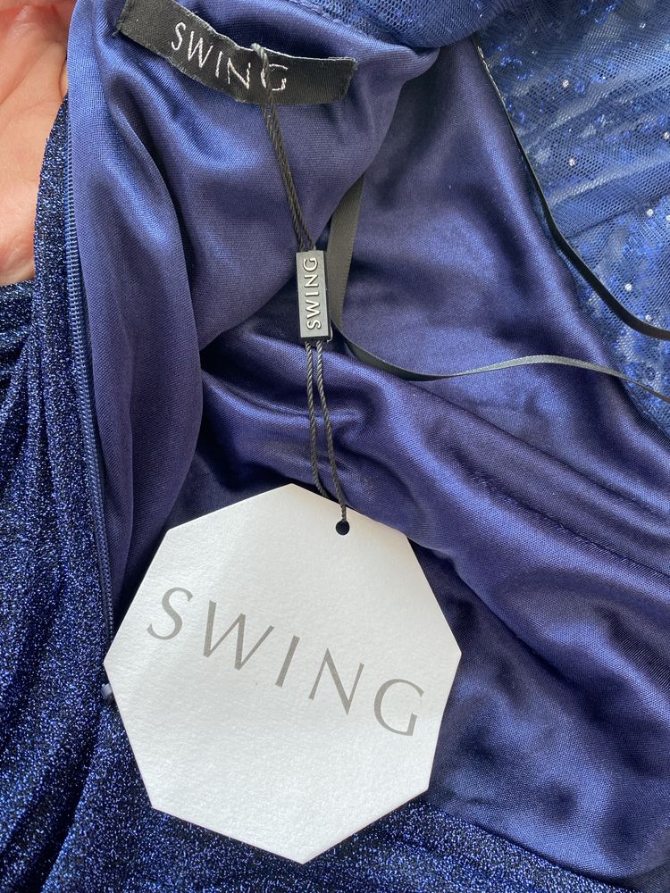 Официална рокля Swing