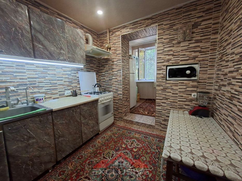 Продаётся 3х комнатная квартира. Дом кирпичный. Первый этаж