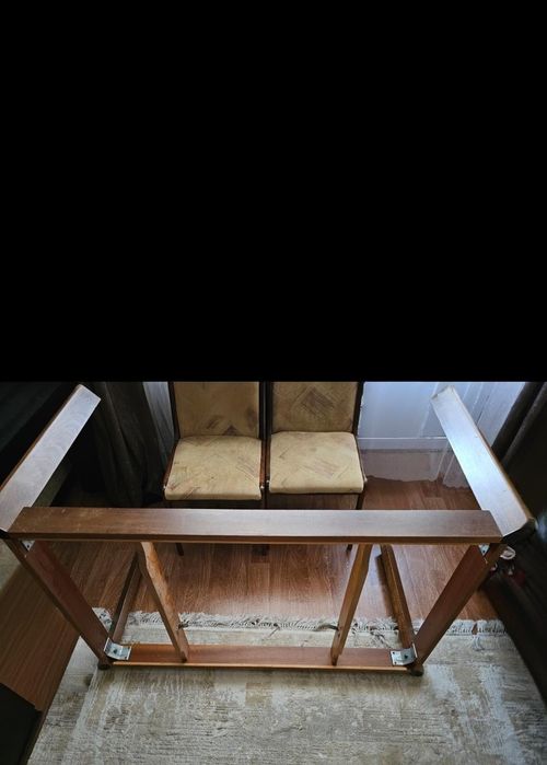 Продам стулья 6 шт, стол 2м и журнал.столик.