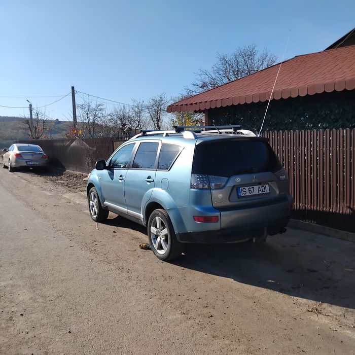 Vand sau schimb tot cu suv Mitsubishi othlande motor 2.0 140 cp