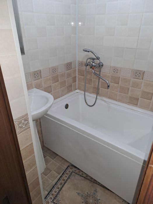 Uy sotiladi remonti yaxwi 1-xona 2-xona qilingan derazalari akfadan xa