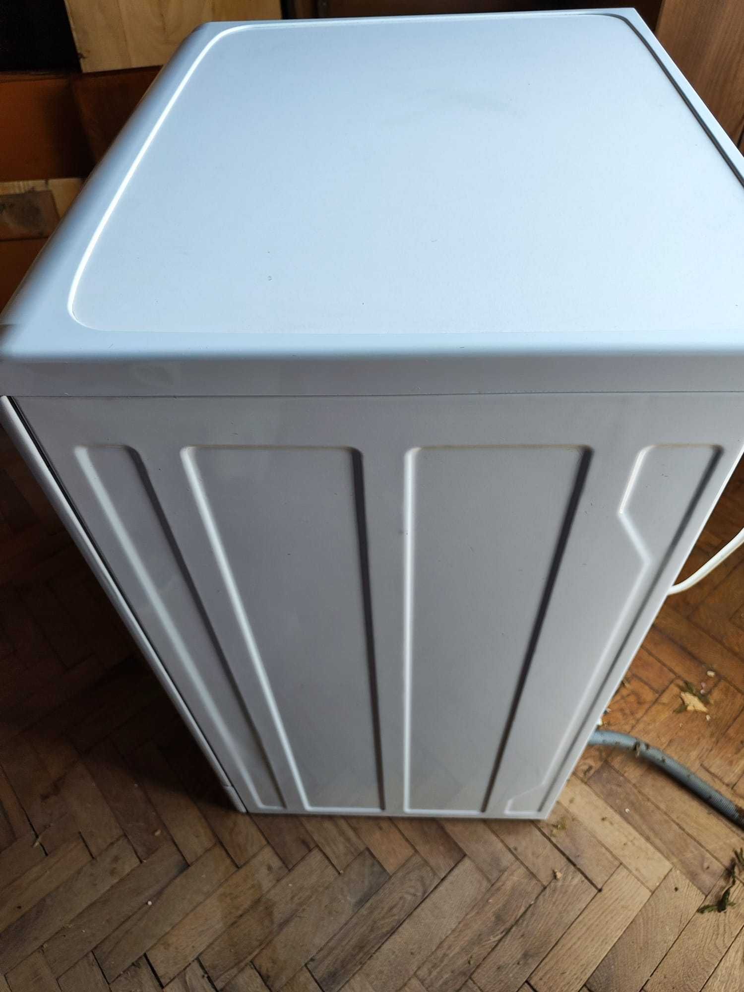 Продава се Пералня Indesit WIN 102