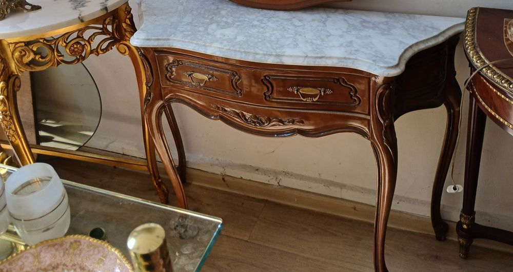 Дървена  конзола