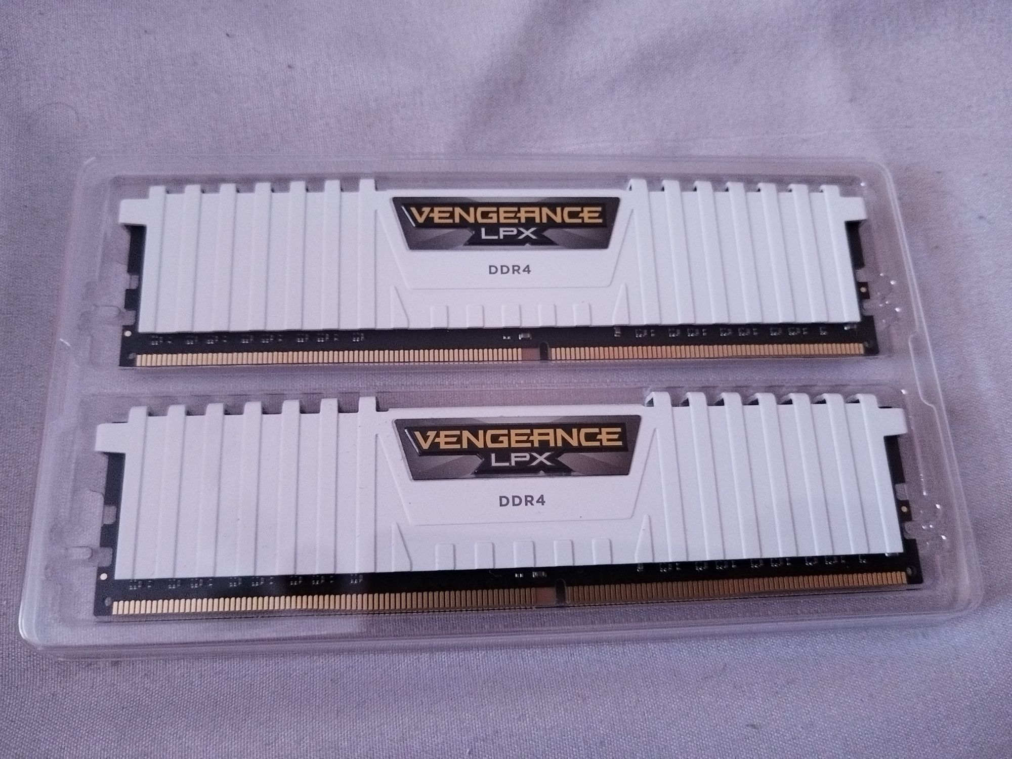 Corsair Vengance LPX White