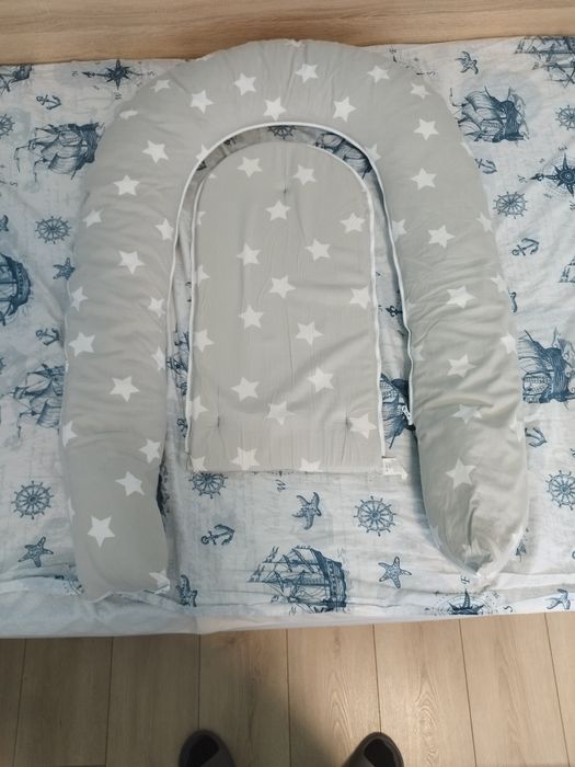 Бебешко гнездо, двулицево