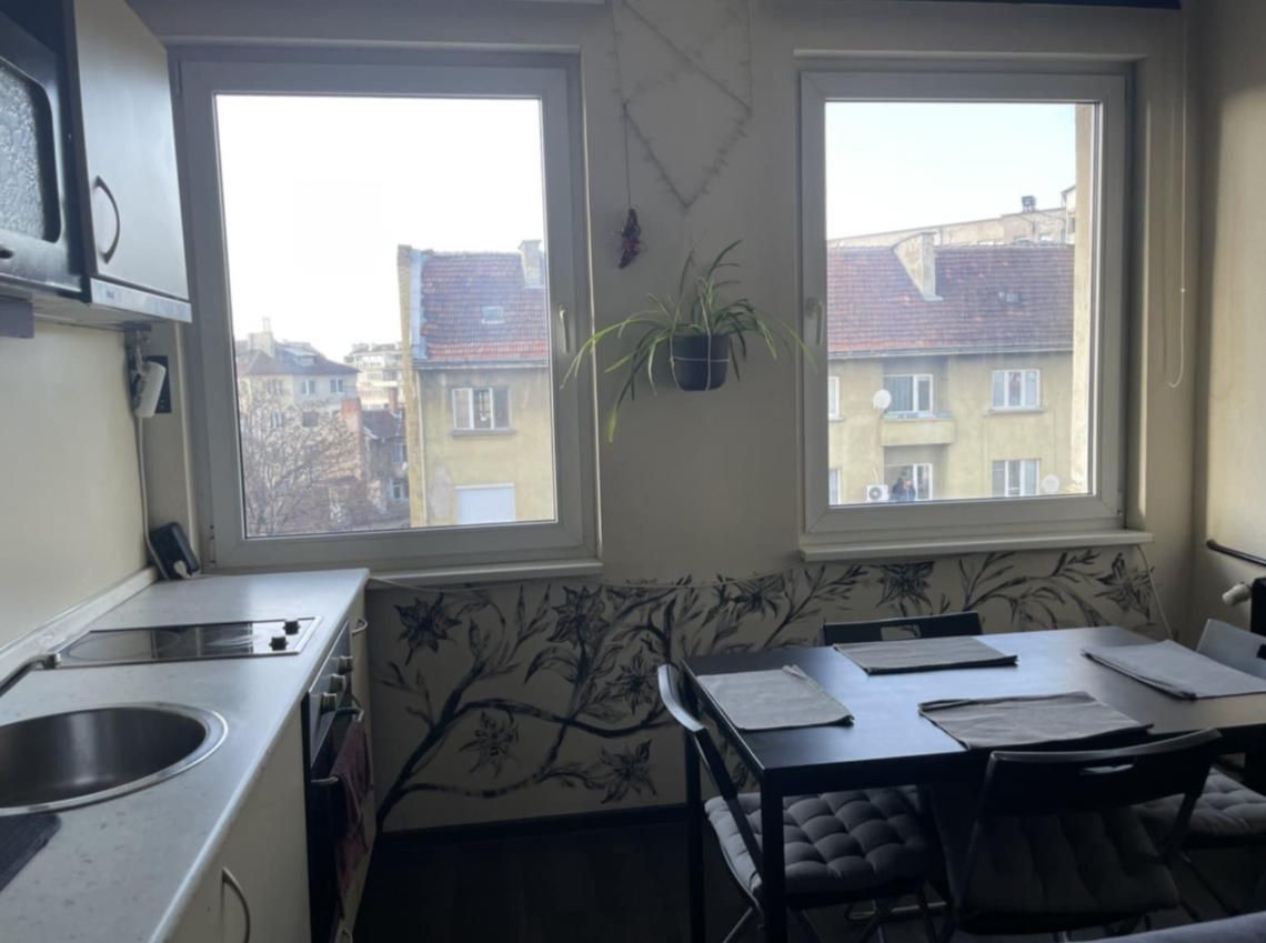 Дава се под наем Тристаен апартамент в София, Център - 70 кв.м за 675 € - Снимка #3