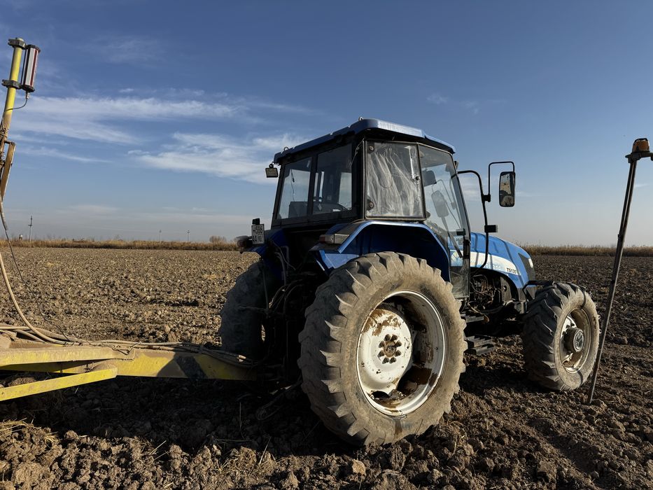 Traktor New HollandTs135