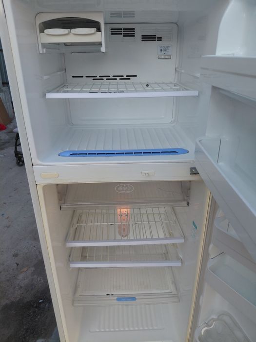 Холодильник элджи рабочая Доставка есть