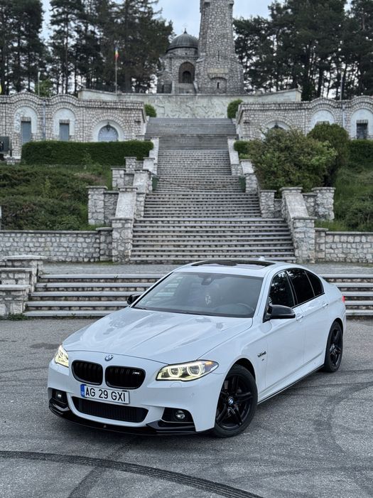 BMW Seria 5 F10 525d pachet M int+ext, trapa, volan custom, ambientale