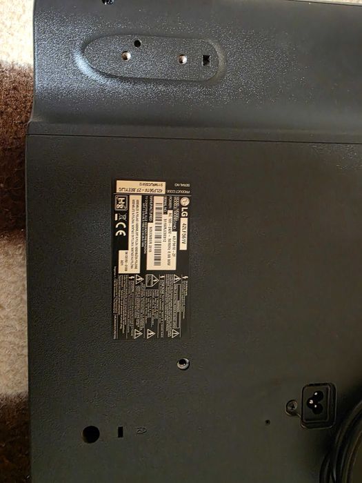 Телевизор LG 43 инча + стойка