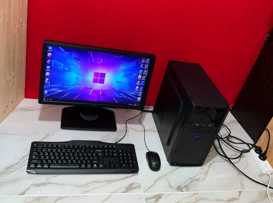 Продам Компьютер ( куча игр, Windows 10 )