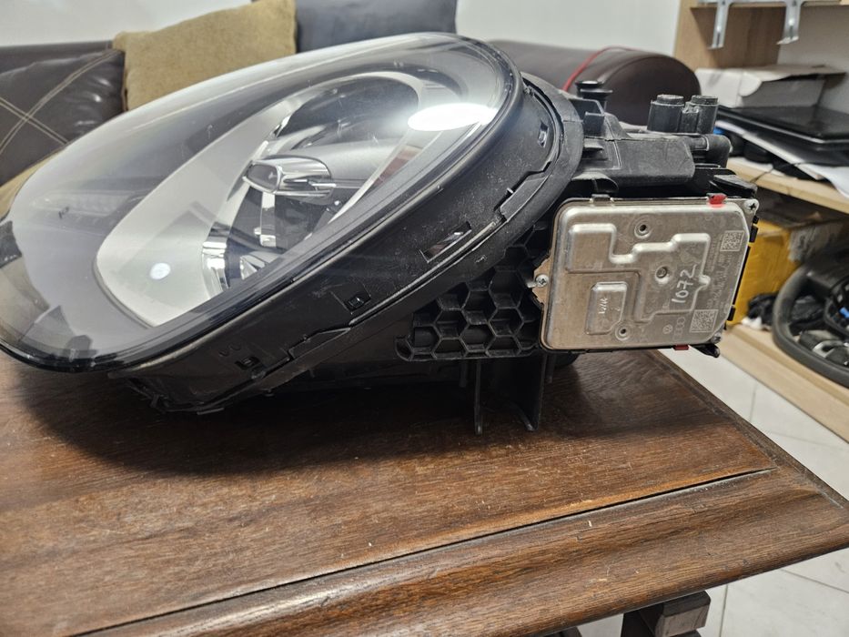 Ляв фар за Porsche Cayenne 3 със забележки