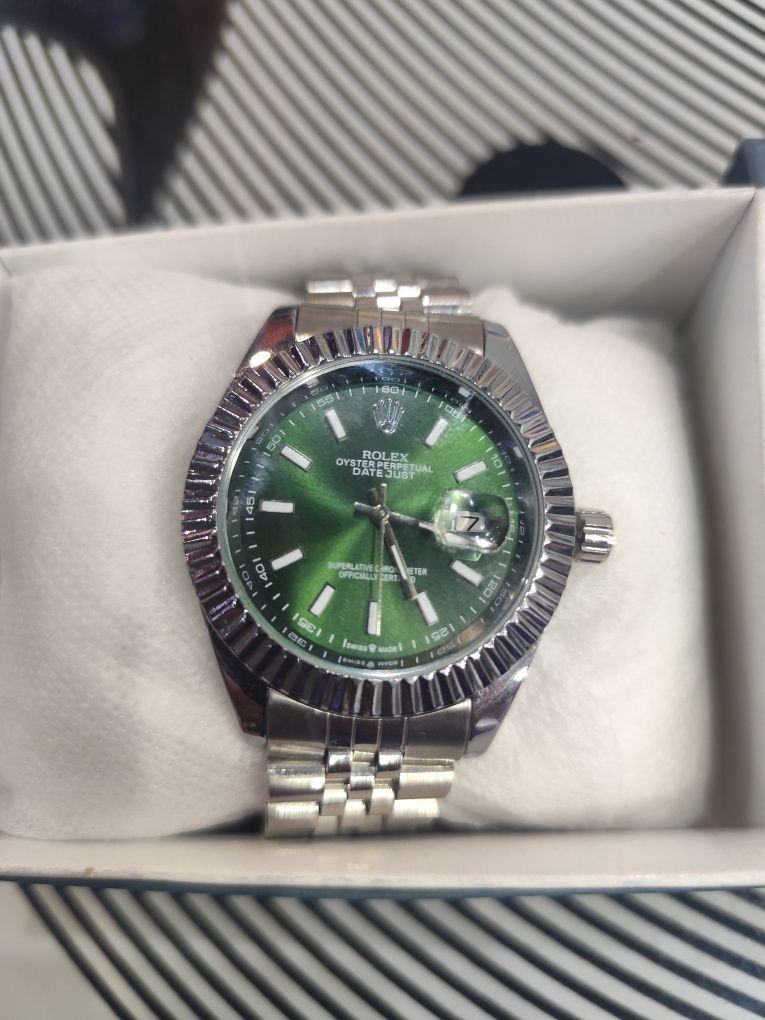 Часовник Rolex  чисто нов