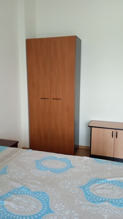 Кровать и шкафы разные
