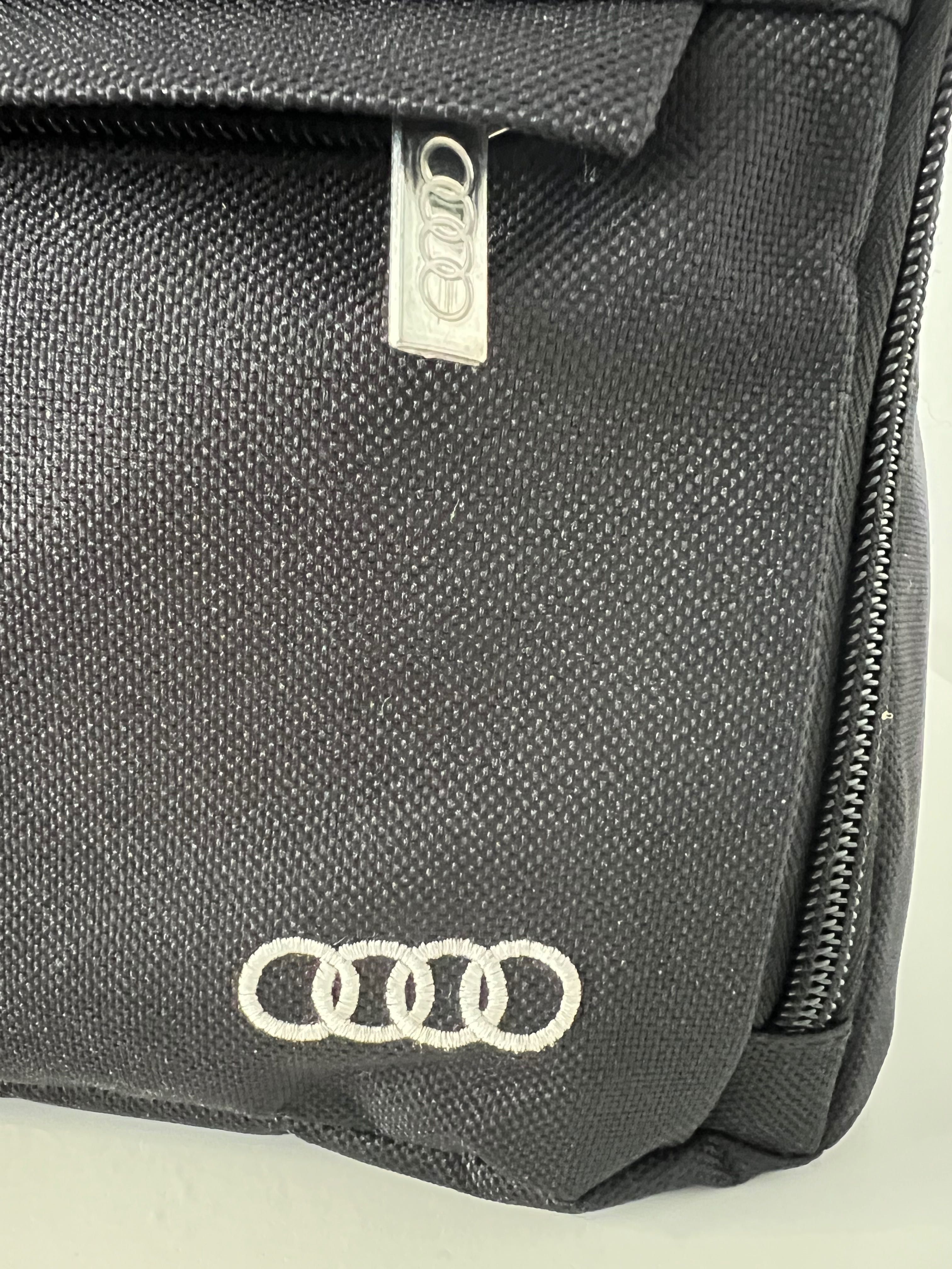 Geantă cosmetice Audi