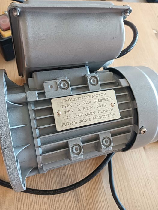 Motor electric nou - 230V, 0.18KW, 1400RPM, butoane start/stop