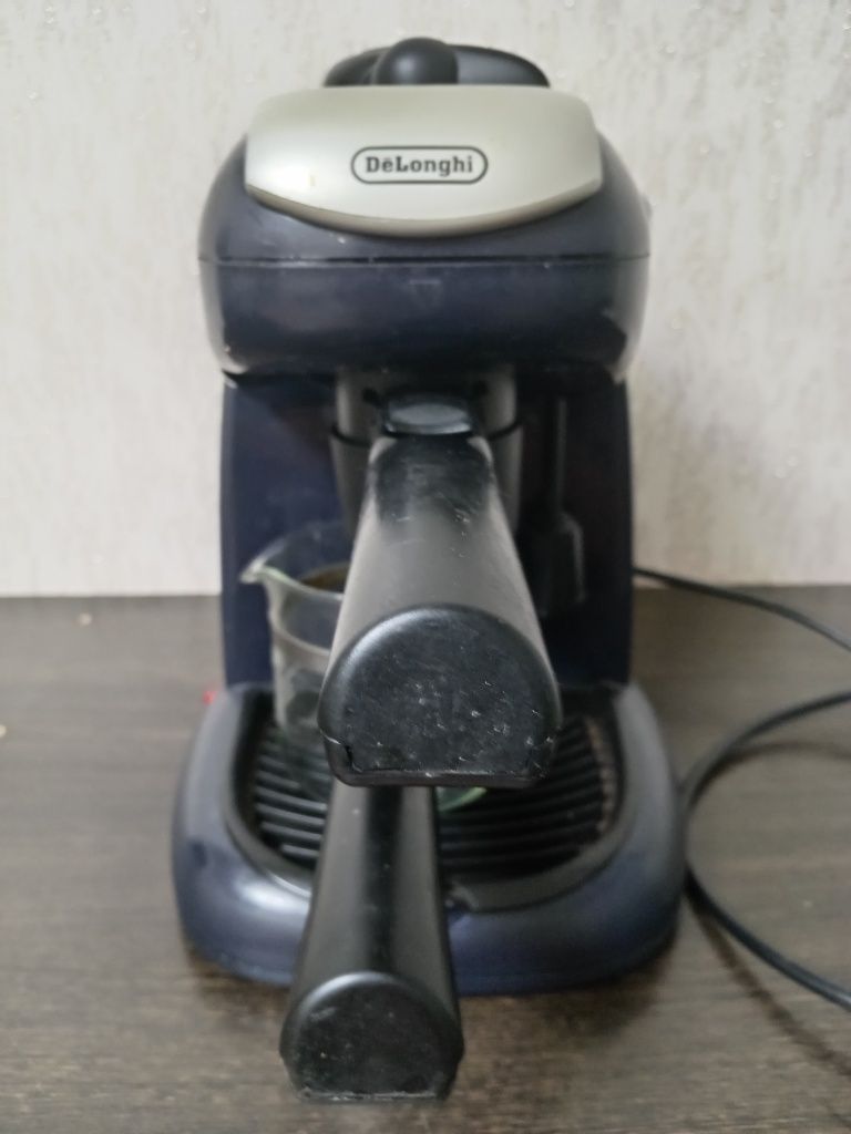 Продам кофеварку DeLonghi