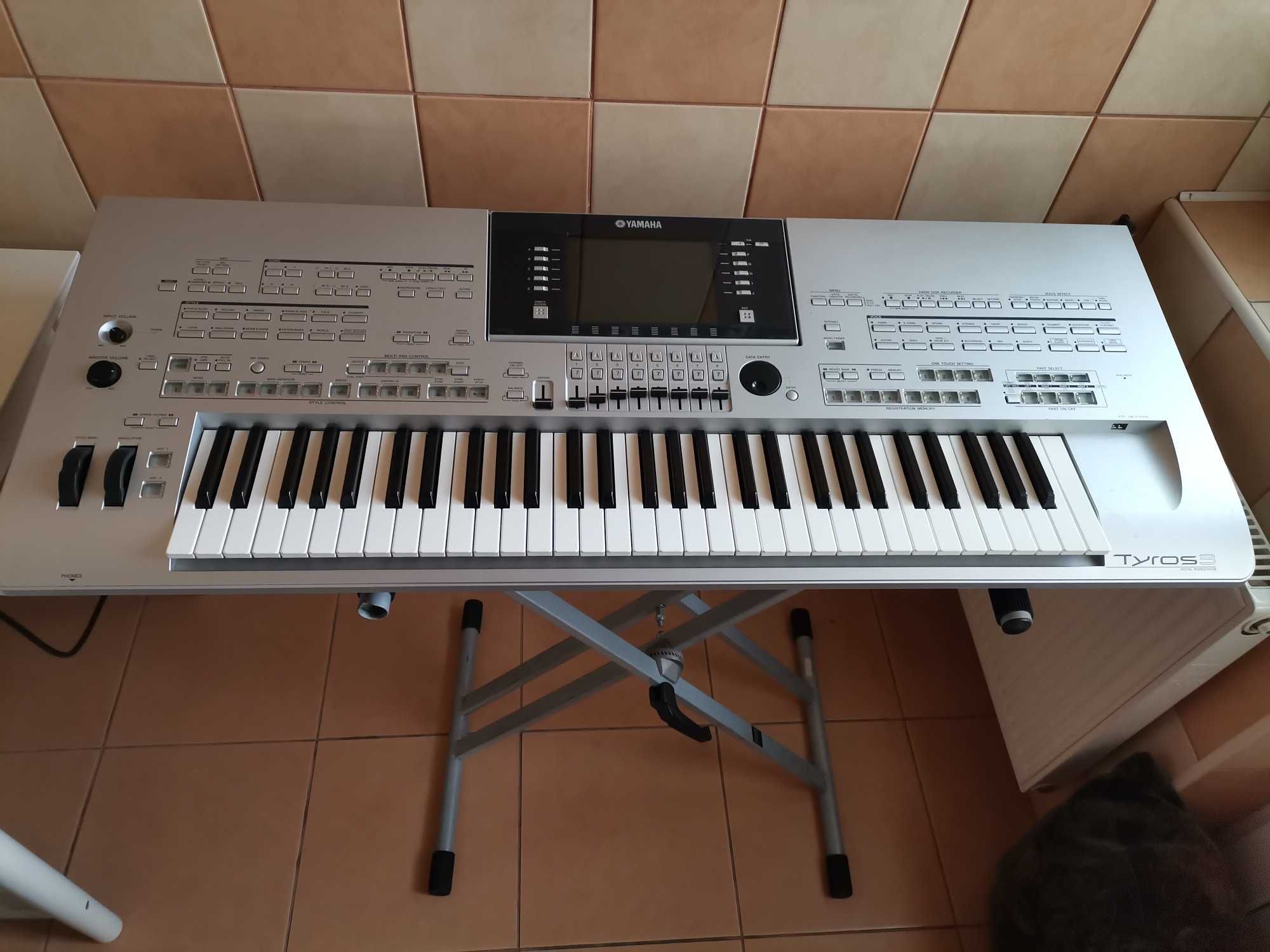 Tyros 3 Yamaha, de vanzare- Clapa-Keyboard