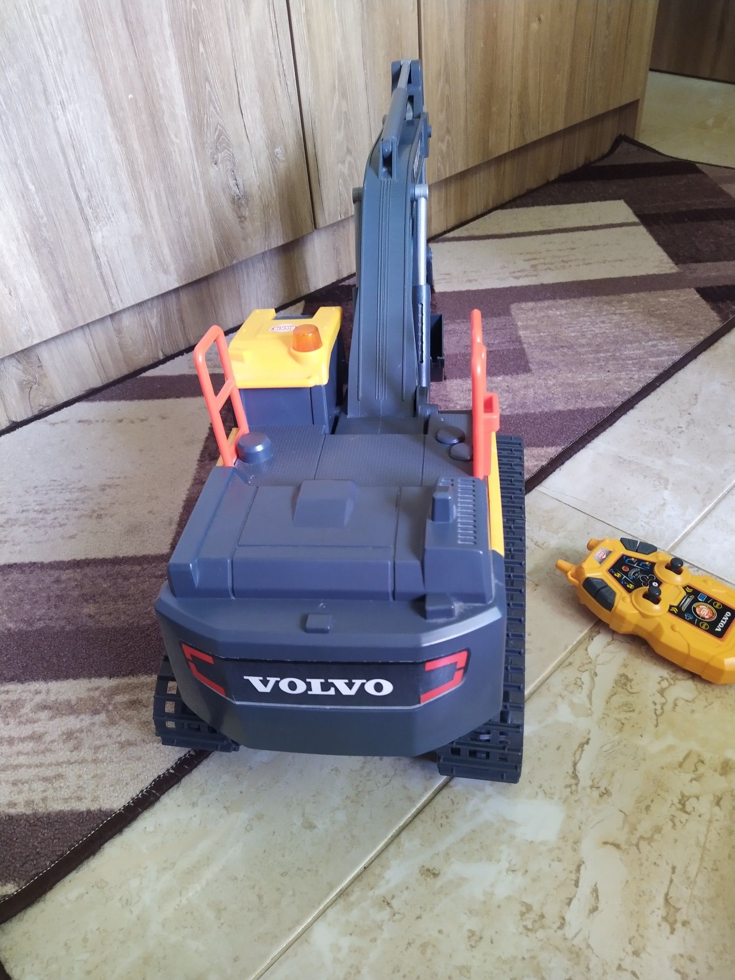Мини багер Volvo с дистанционно управление