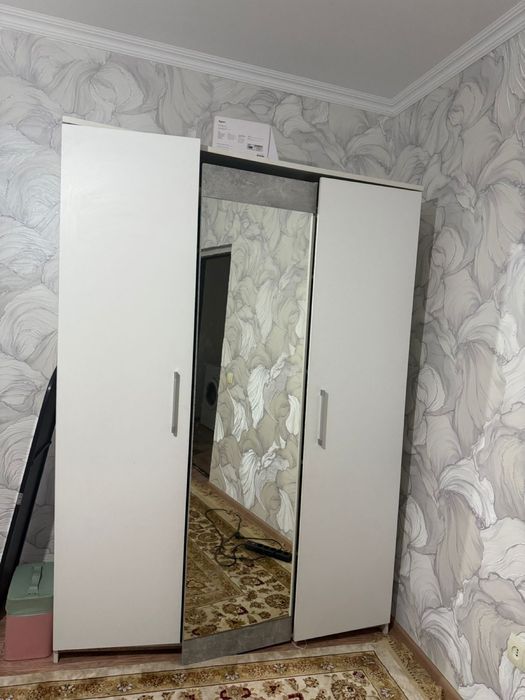 Продается шкаф требует реставрации