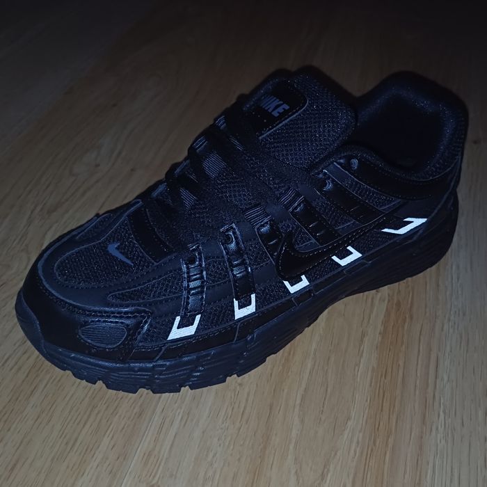 Срочно продам кроссовки Nike p-6000