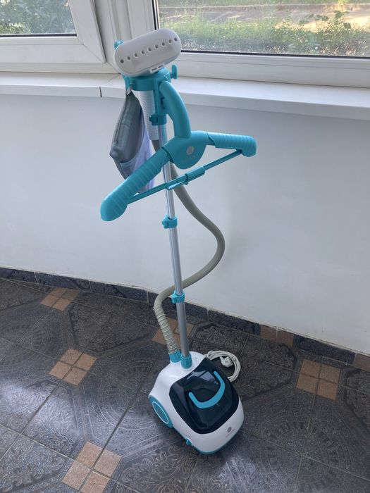 Aparat de calcat vertical cu abur