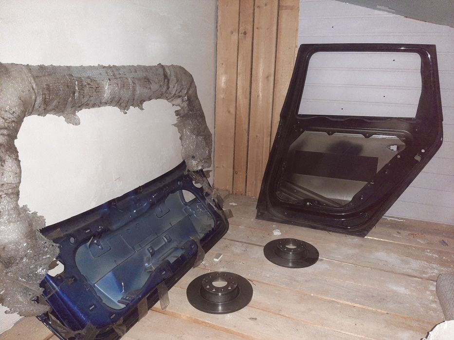 Haion și ușa dreapta spate . Passat b6 2007