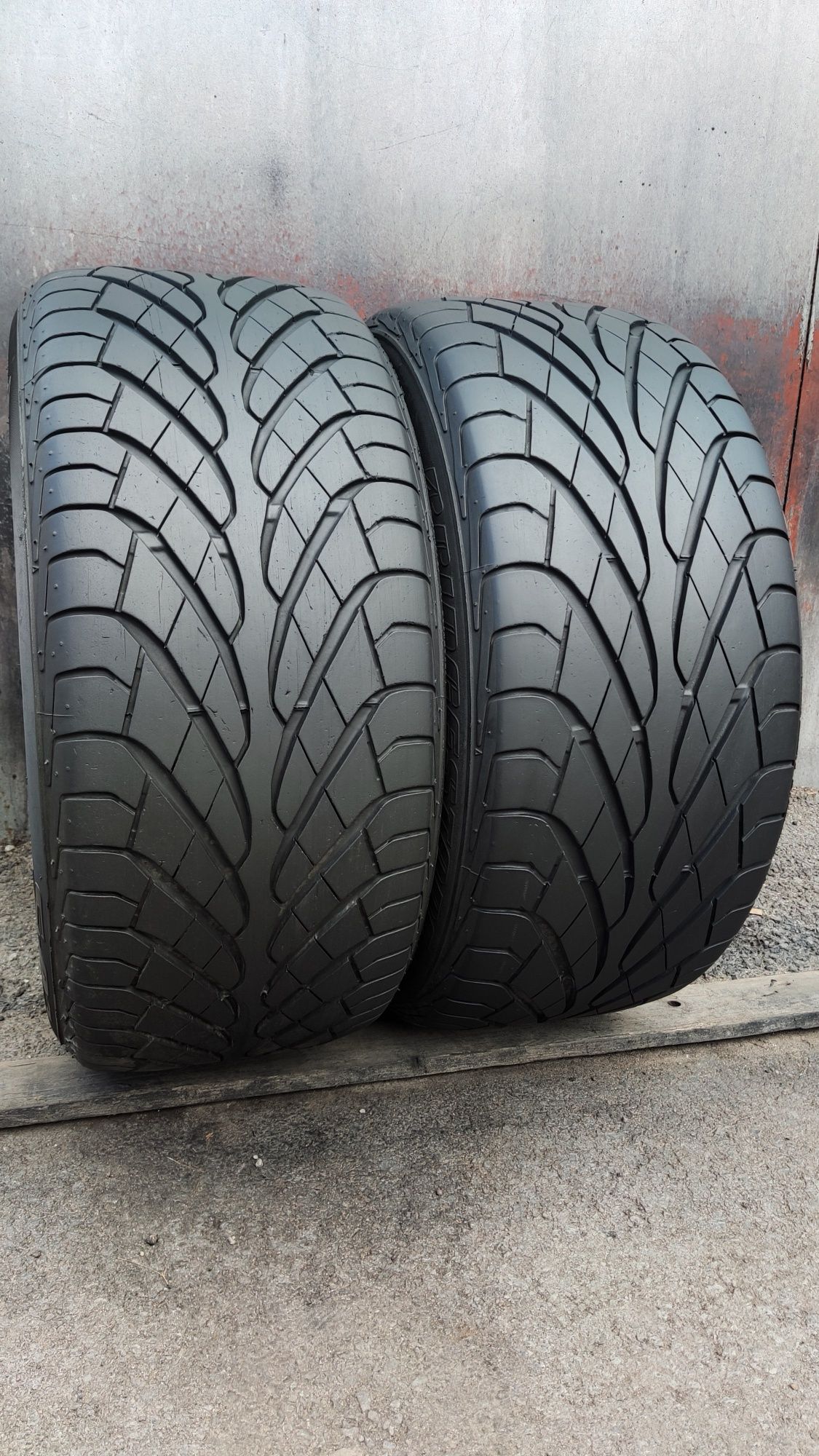 2бр летни гуми 245/45/16 Bridgestone 
7+mm
Добро състояние на гумите
