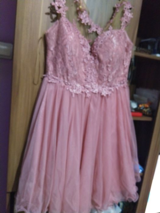 Rochie dantela roz cu perlute noua cu eticheta
