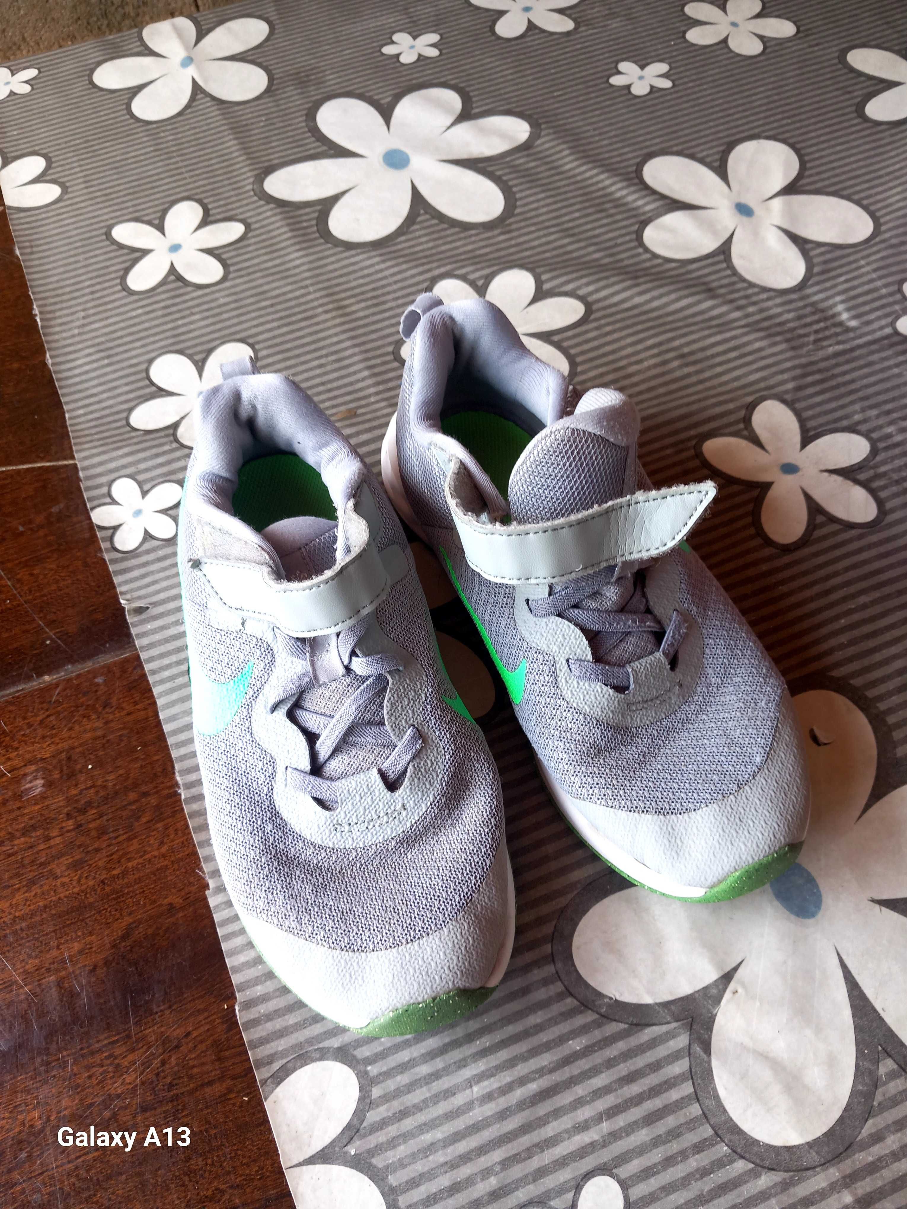 Маратонки NIKE  35 номер