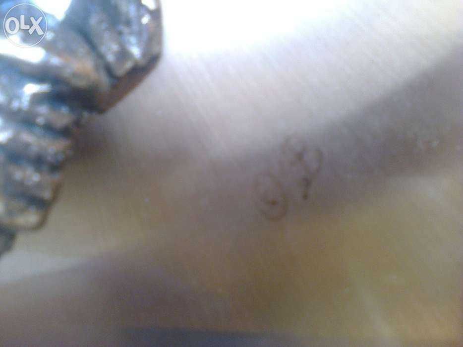 Tablouri: Dracula si Spadasin pe placa de alama; nobil si dama Anglia