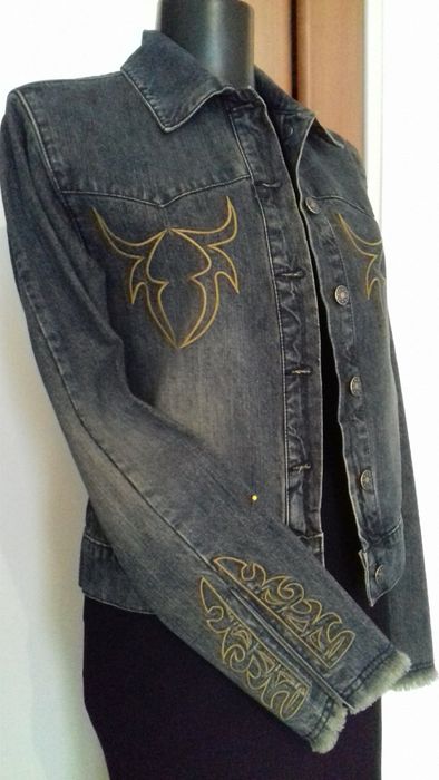 Geaca denim cu broderie ,deosebita,M, noua,