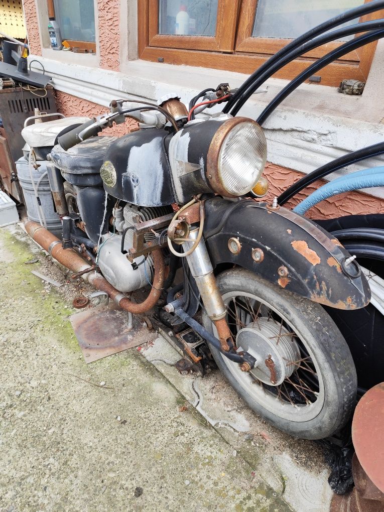 Motocicleta MZ pentru restaurare