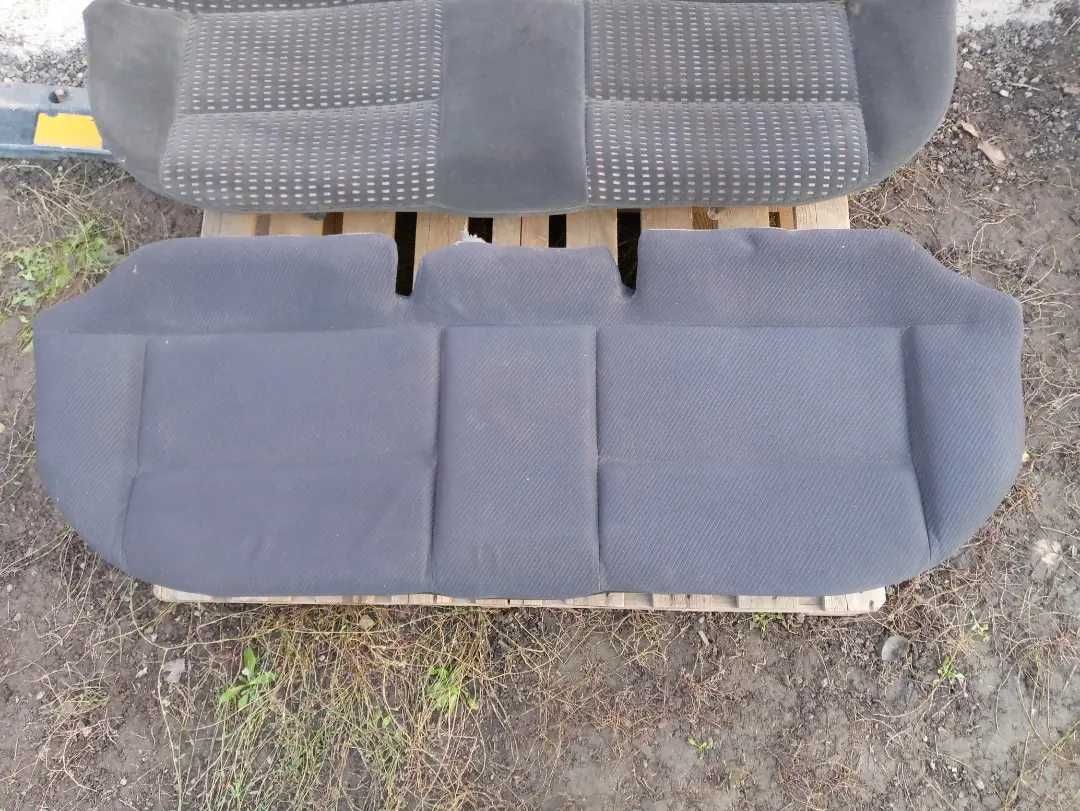 Задние сидения (только нижние части) Audi 80