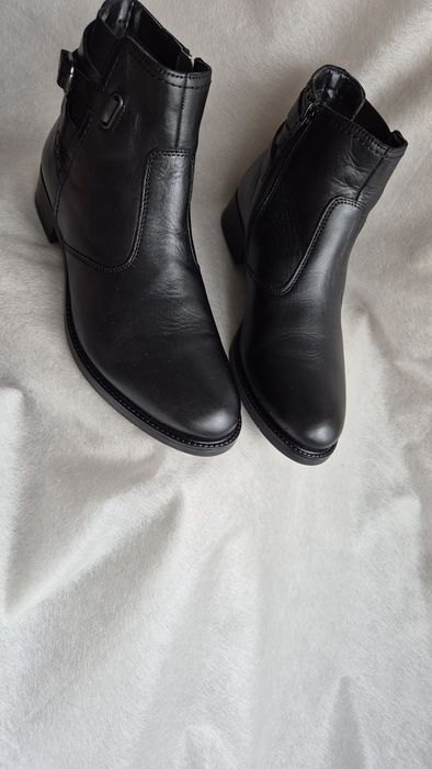 Ghete piele naturala Ellen Black nr.40 Stare de nou