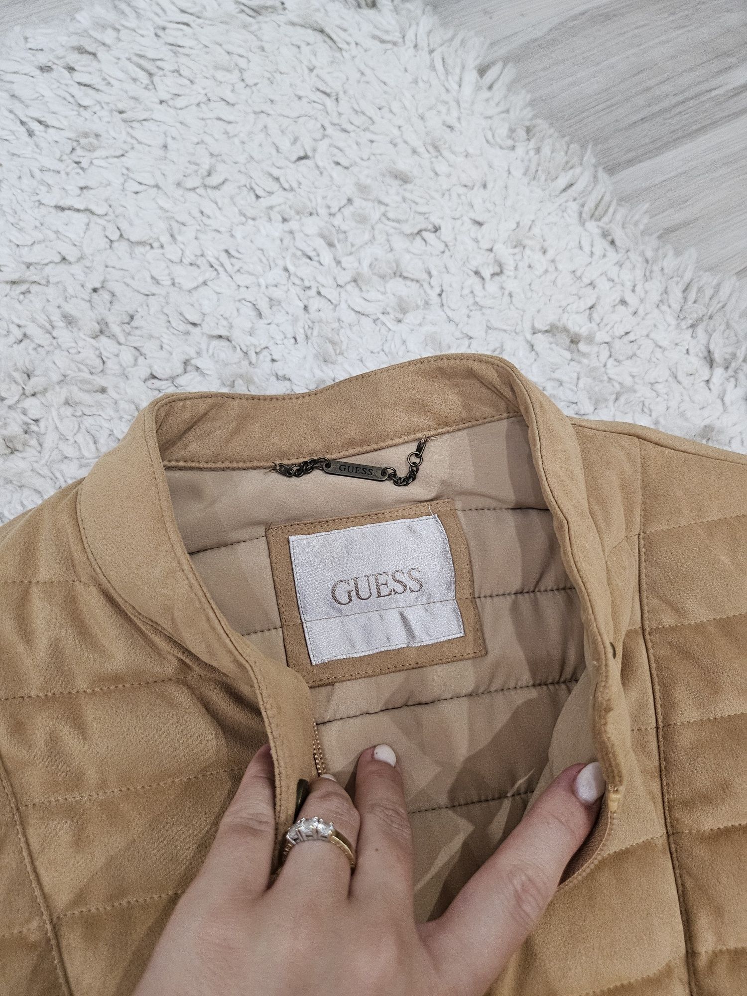 Ново дамско яке Guess