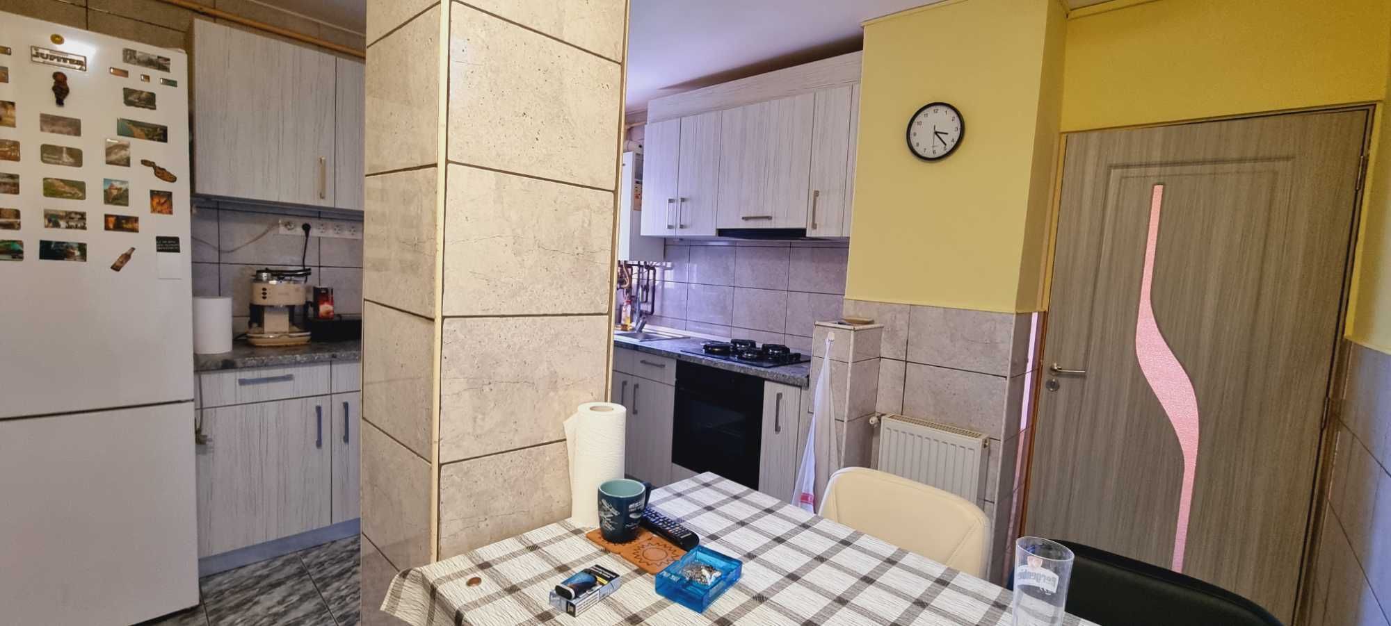 Vand sau schimb apartament 4 camere in Targu Mures, Dambu