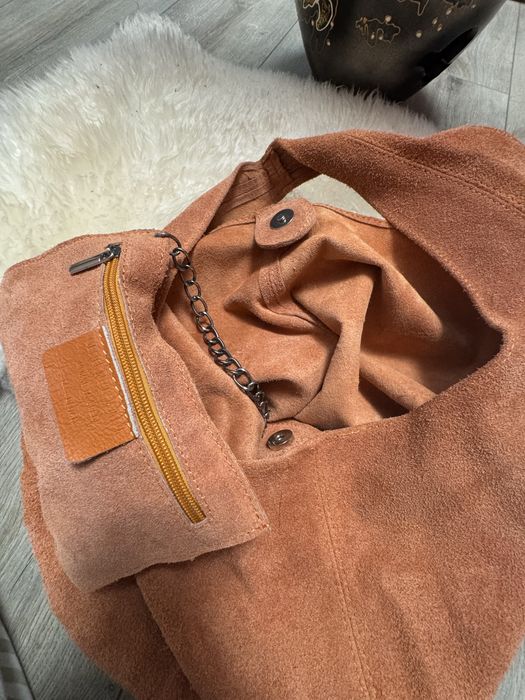 Оранжева чанта от естествен велур