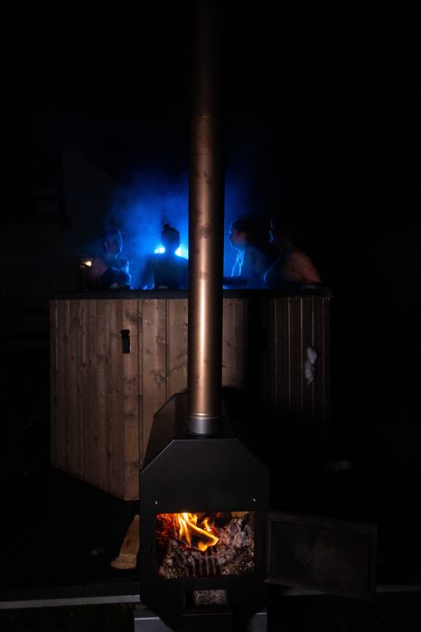 Ciubar cu jacuzzi pe roti de inchiriat