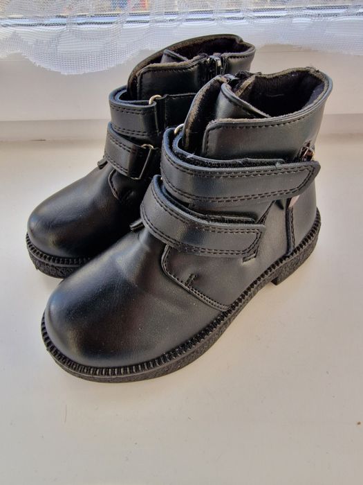 Продам детскую обувь