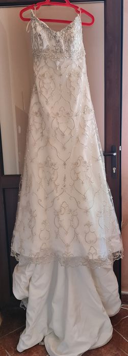 Vând rochie de mireasa model sirena